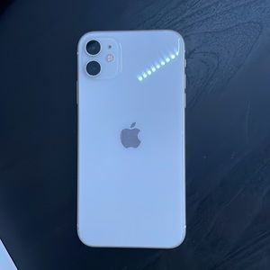 Apple iPhone 11 in White - used and reset for new owner!